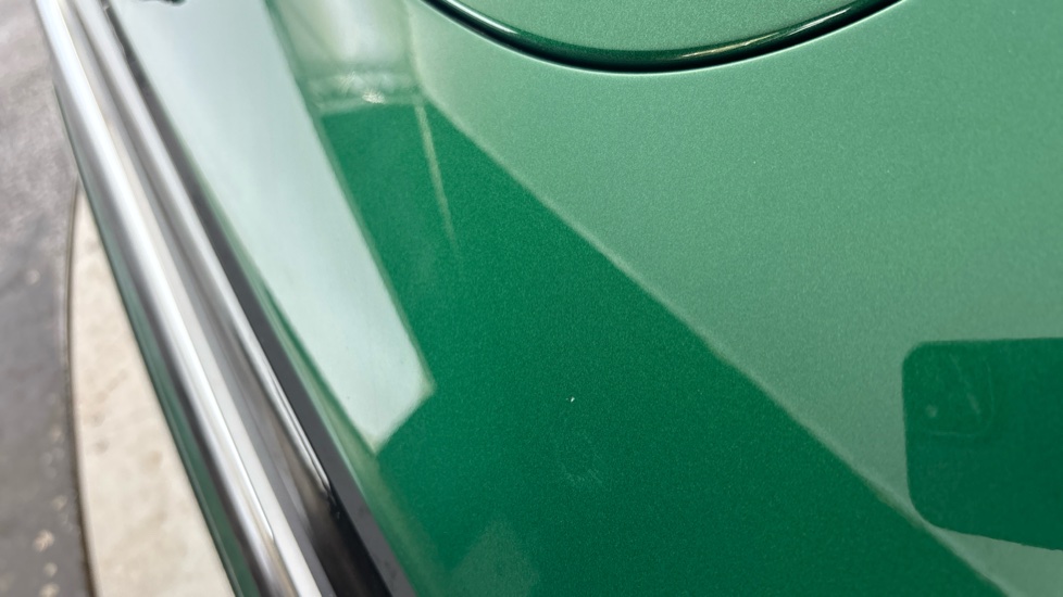 MINI HATCHBACK Multiple chips