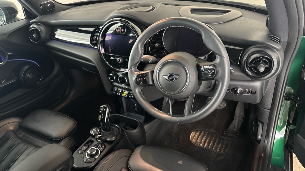 MINI HATCHBACK Image 9