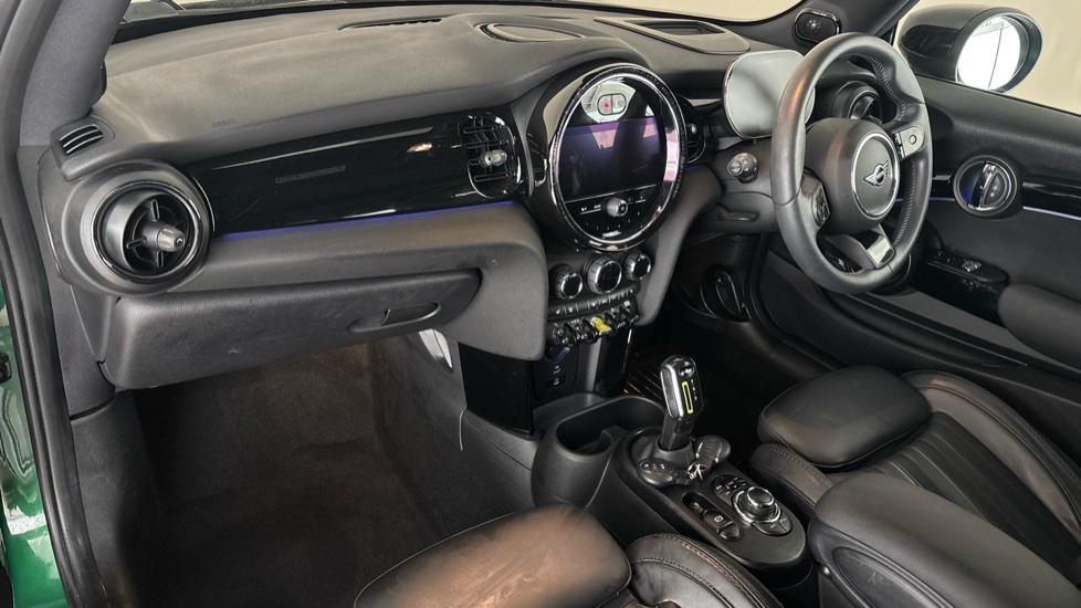 MINI HATCHBACK Image 10