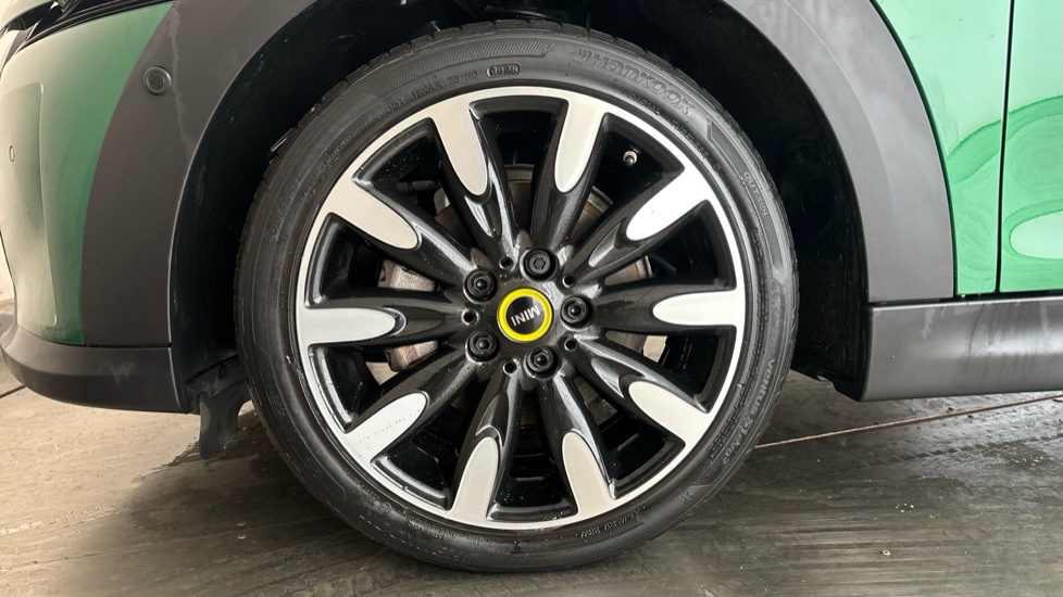 MINI HATCHBACK Image 17