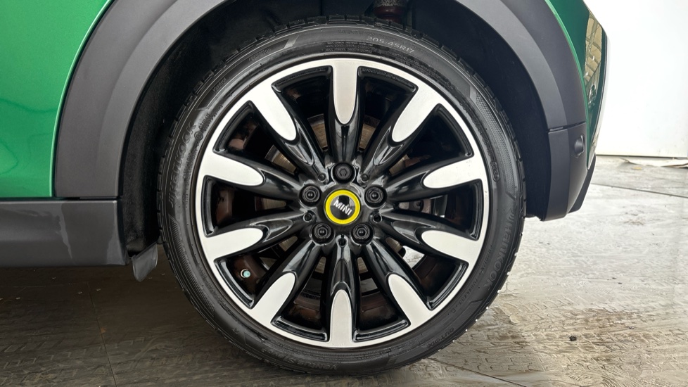 MINI HATCHBACK Image 18