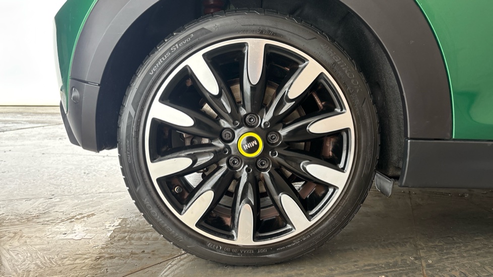 MINI HATCHBACK Image 19