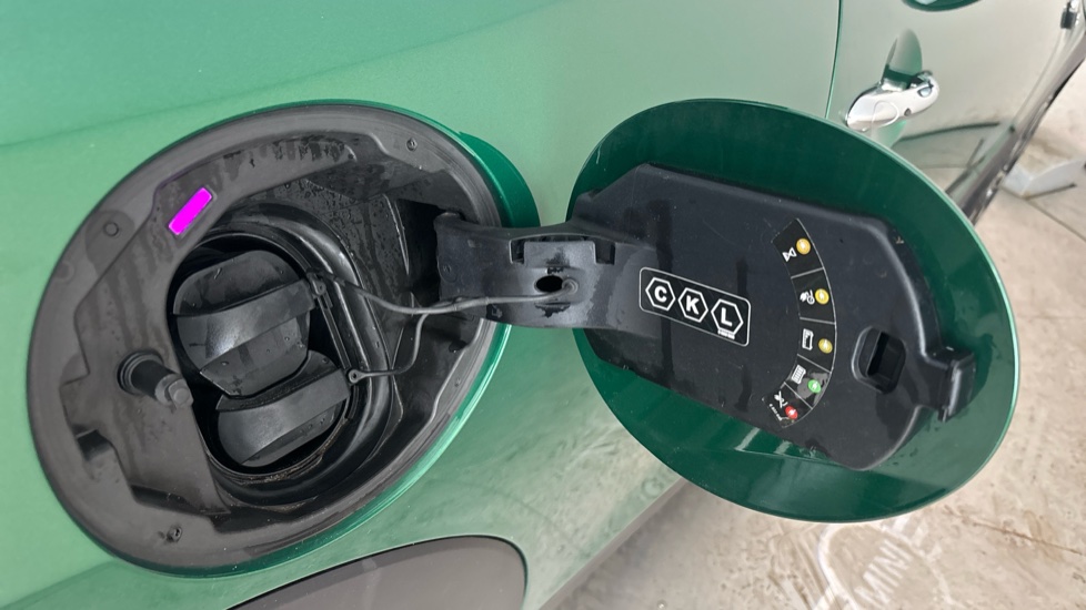 MINI HATCHBACK Image 21