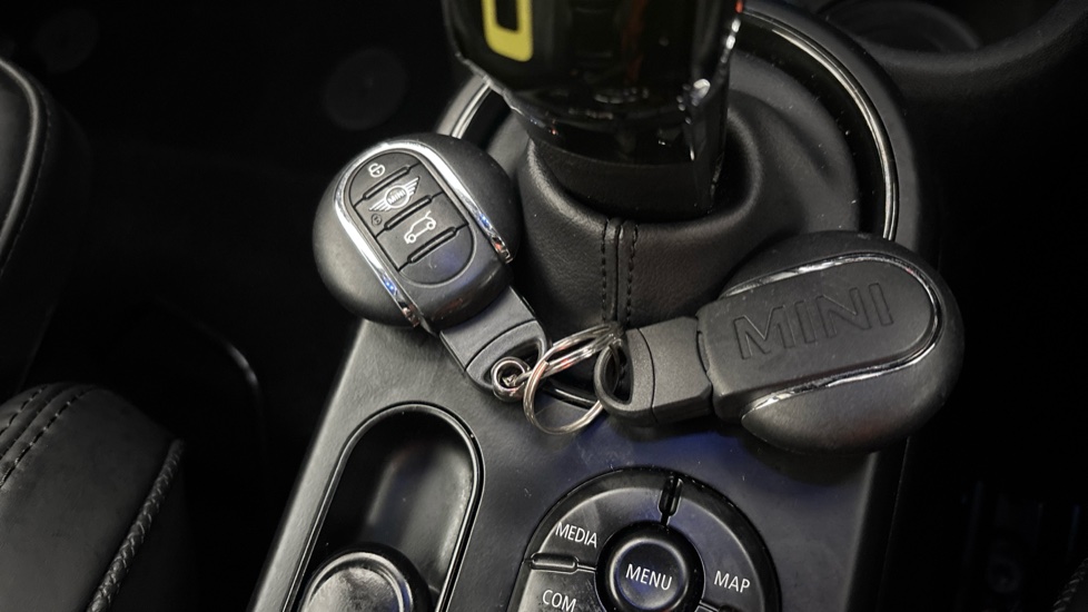 MINI HATCHBACK 2 keys available