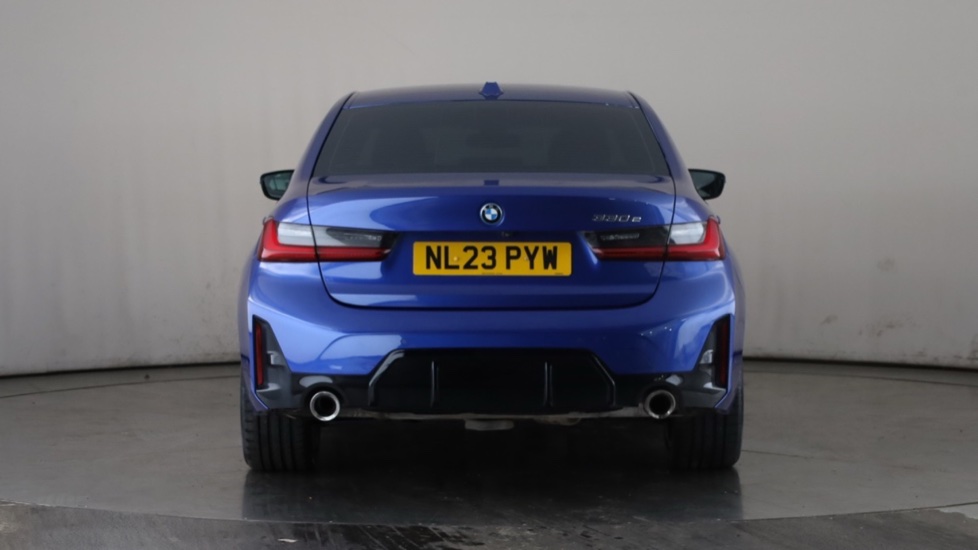 BMW 3 SERIES Image 4