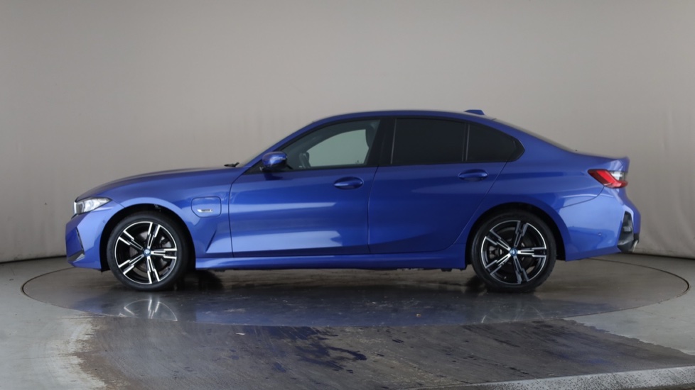 BMW 3 SERIES Image 2