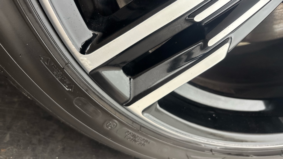 BMW 3 SERIES scuff