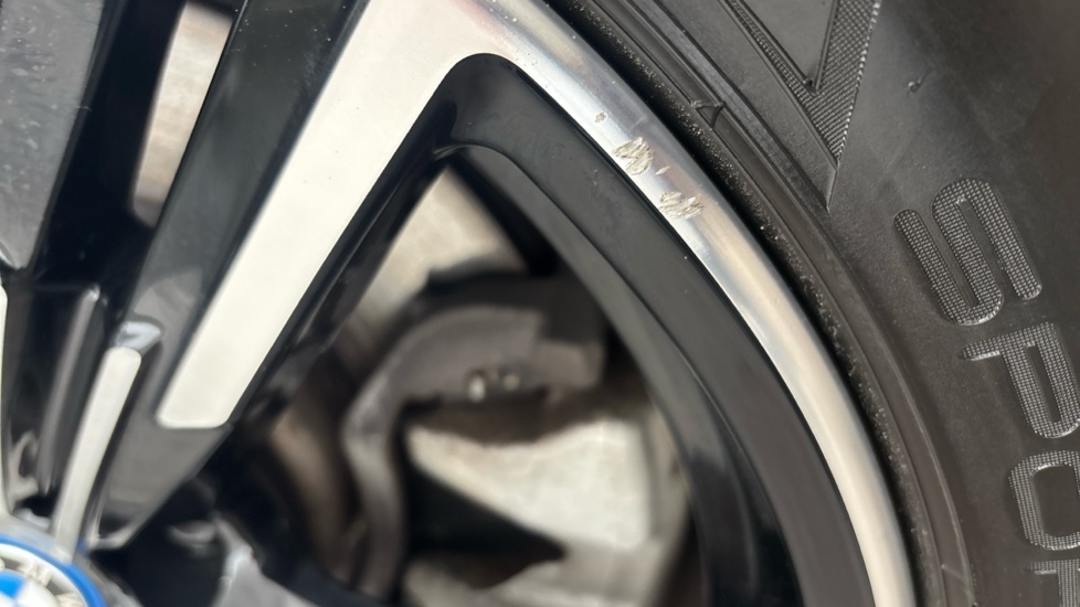 BMW 3 SERIES scratches and scuff