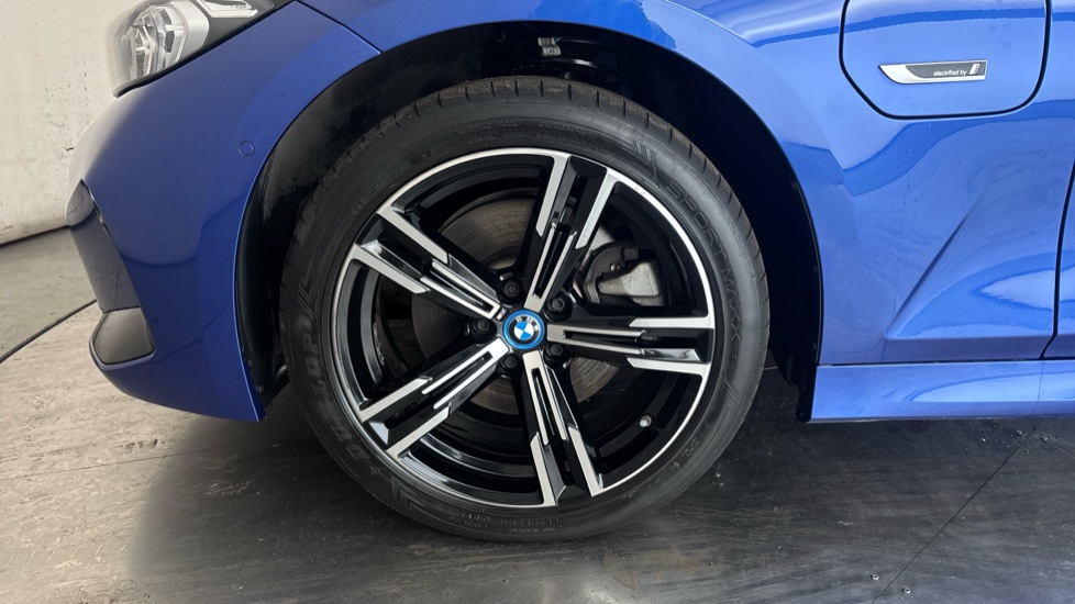 BMW 3 SERIES Image 17