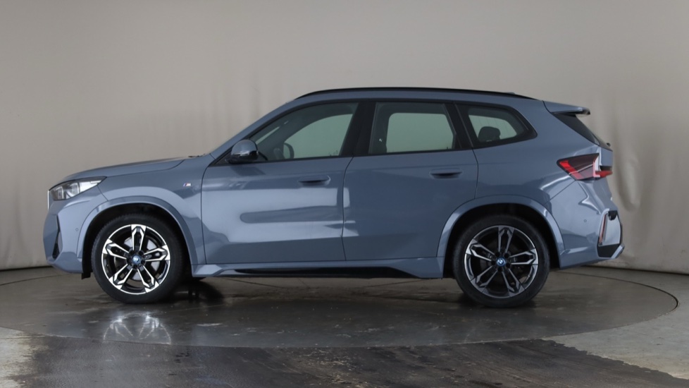 BMW iX1 Image 2