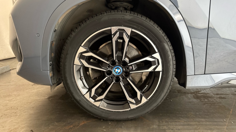 BMW iX1 Image 17