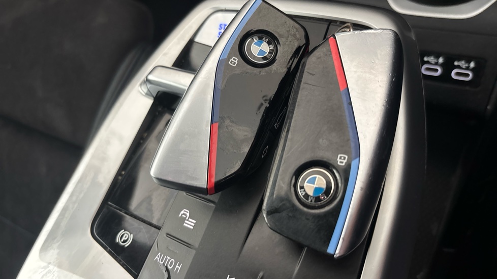 BMW iX1 2 keys