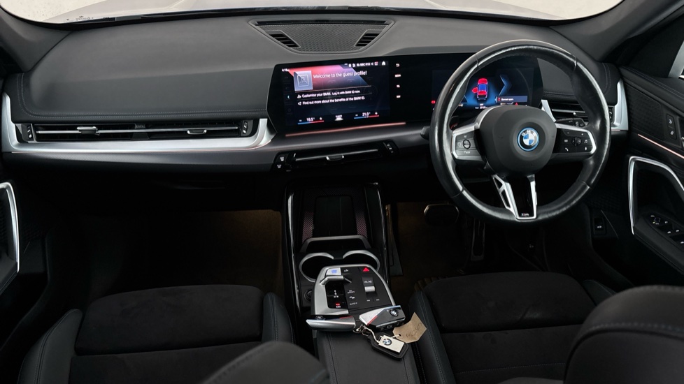 BMW iX1 Image 11