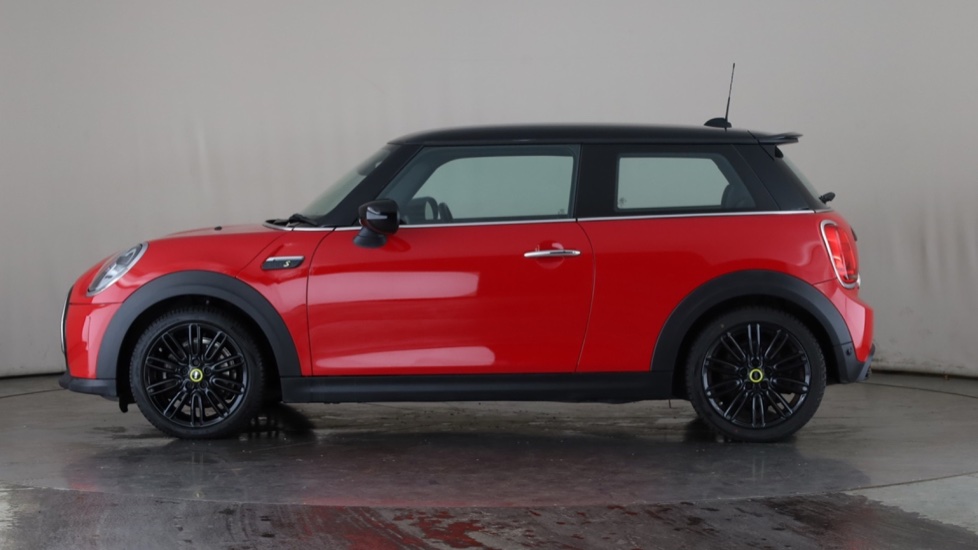 MINI HATCHBACK Image 2
