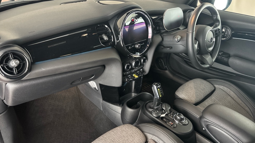 MINI HATCHBACK Image 10