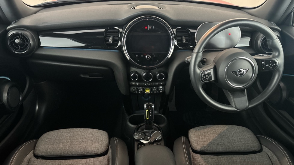 MINI HATCHBACK Image 11