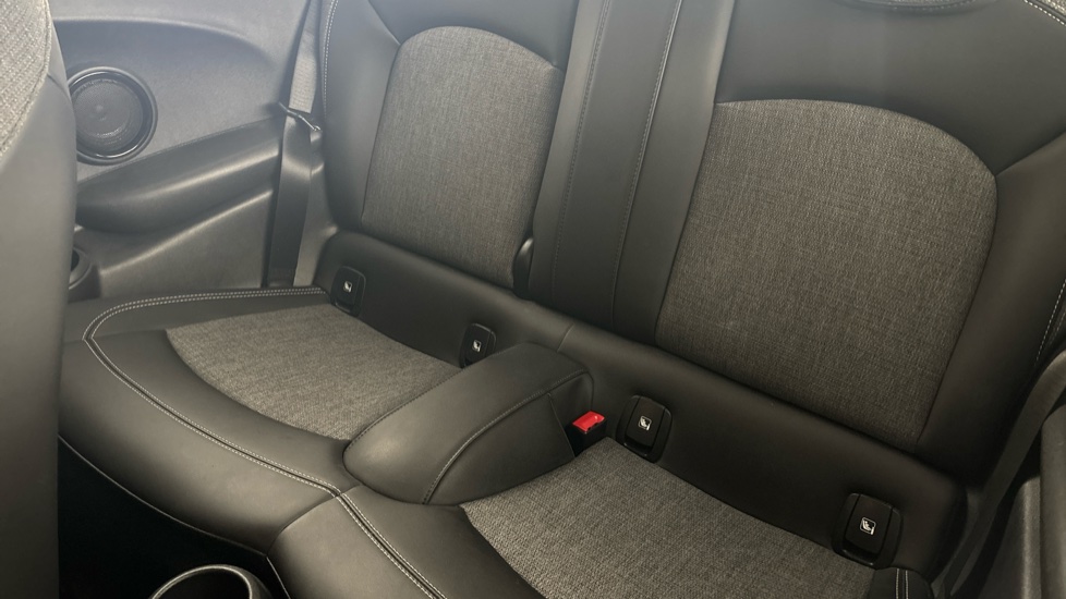 MINI HATCHBACK Image 14