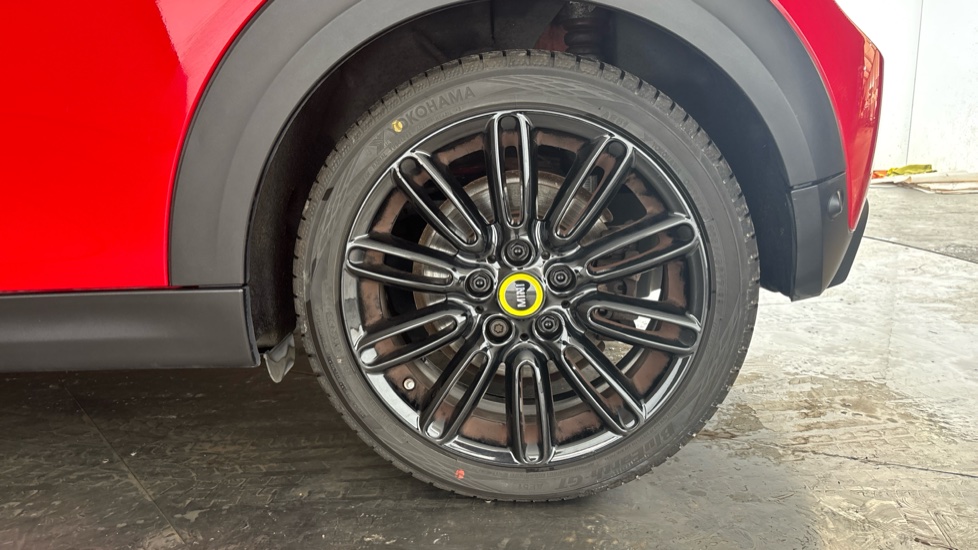 MINI HATCHBACK Image 18