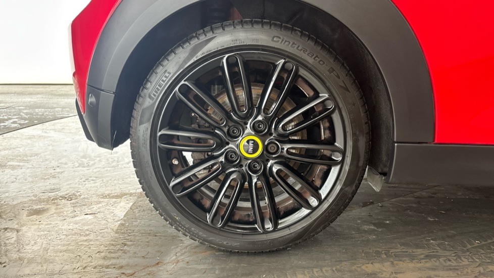 MINI HATCHBACK Image 19