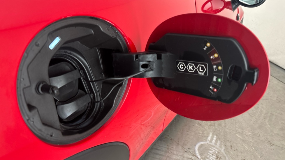 MINI HATCHBACK Image 21