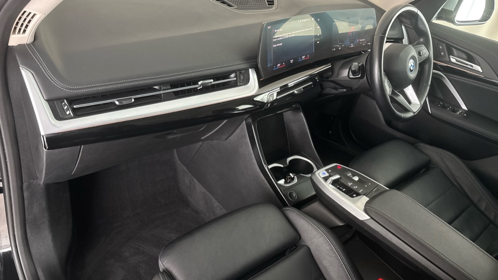 BMW iX1 Image 10