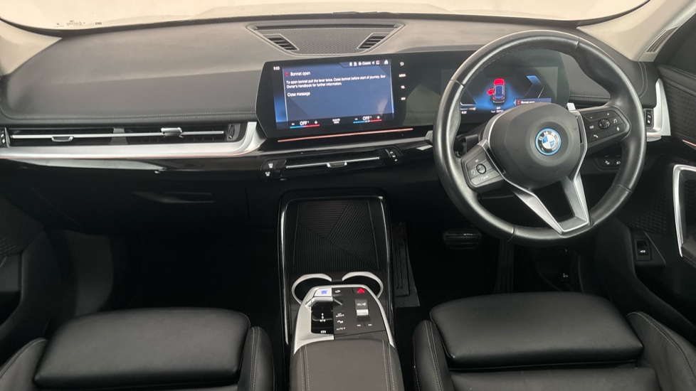 BMW iX1 Image 11