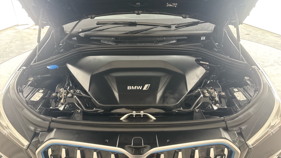 BMW iX1 Image 16