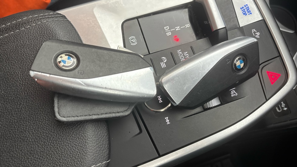 BMW iX1 2 keys