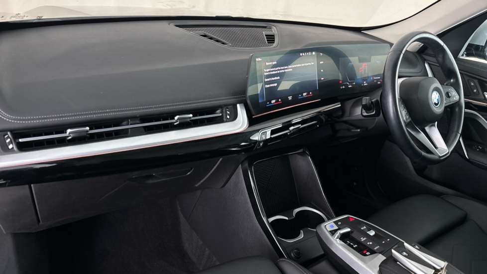 BMW iX1 Image 10