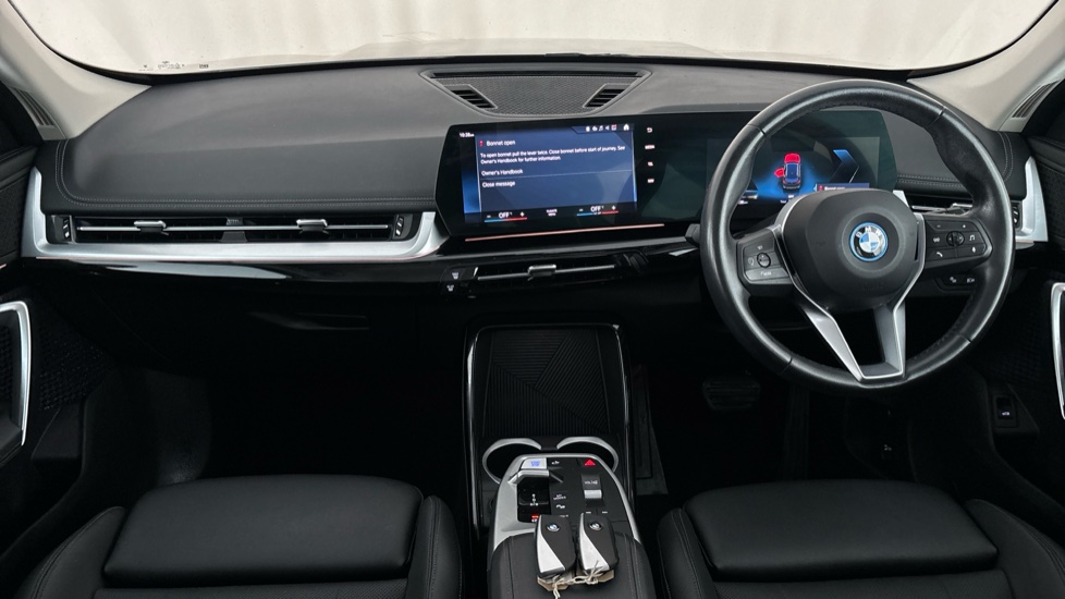 BMW iX1 Image 11