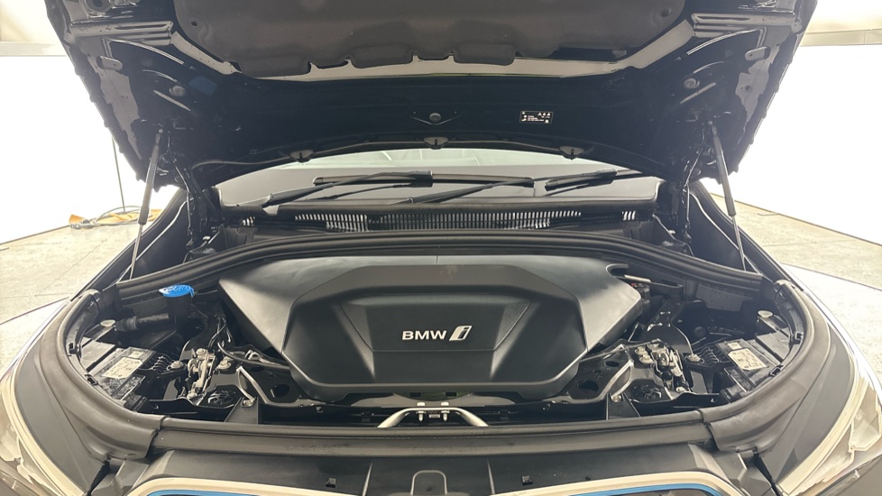 BMW iX1 Image 16