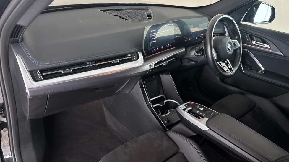 BMW iX1 Image 10