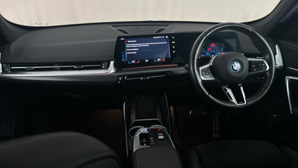 BMW iX1 Image 11