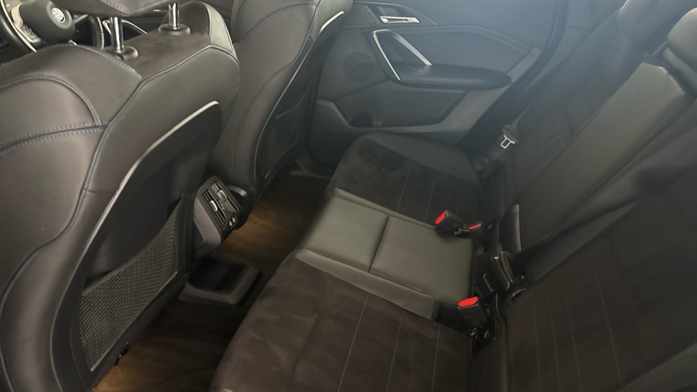 BMW iX1 Image 14