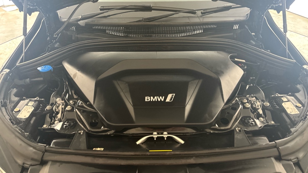 BMW iX1 Image 16