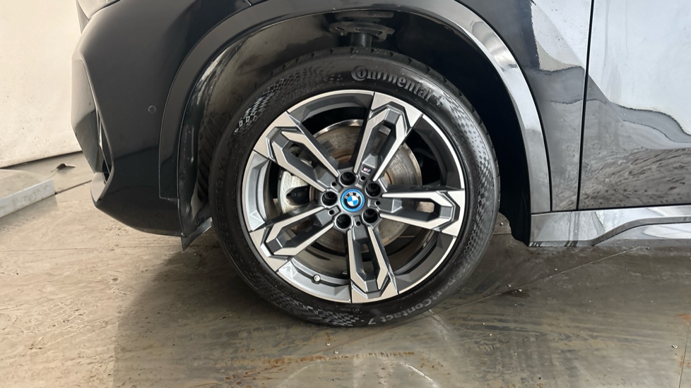 BMW iX1 Image 17