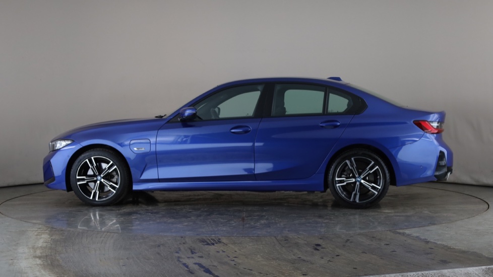 BMW 3 SERIES Image 2