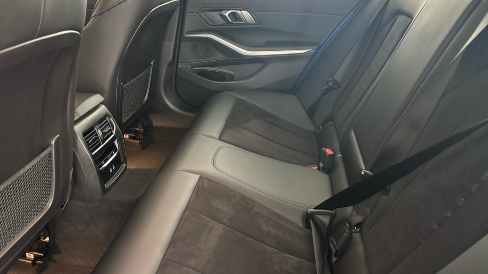 BMW 3 SERIES Image 14