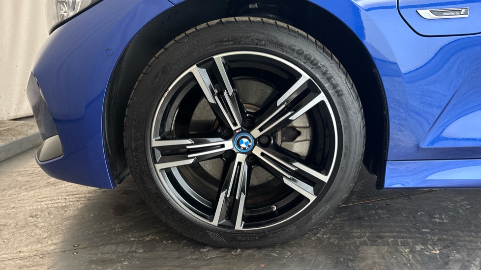 BMW 3 SERIES Image 17