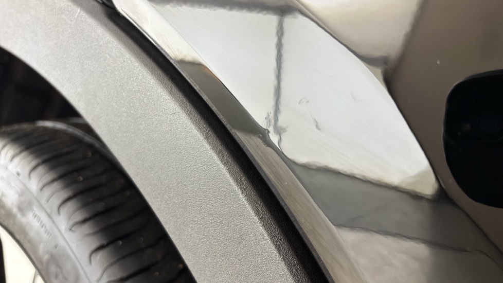 VOLVO XC40 Chips and dent