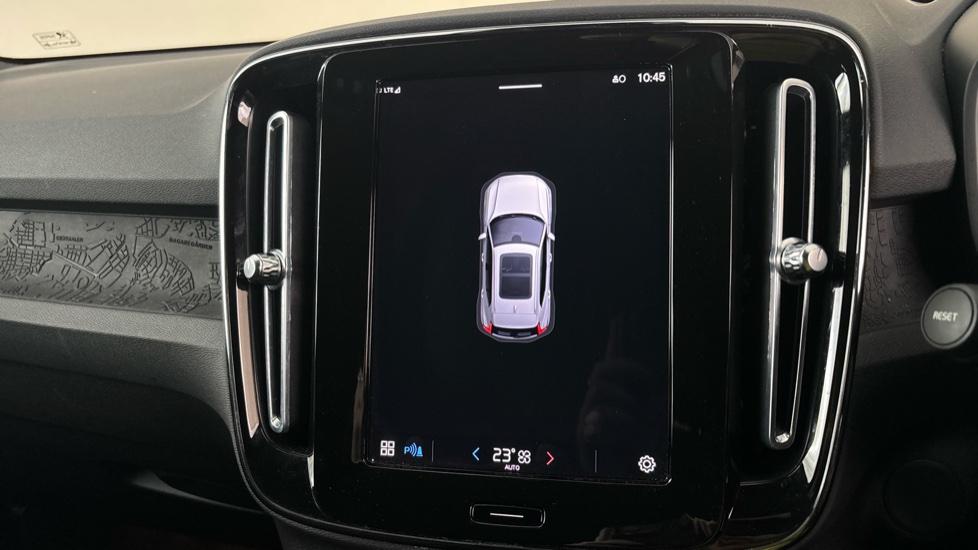 VOLVO XC40 parking sensors