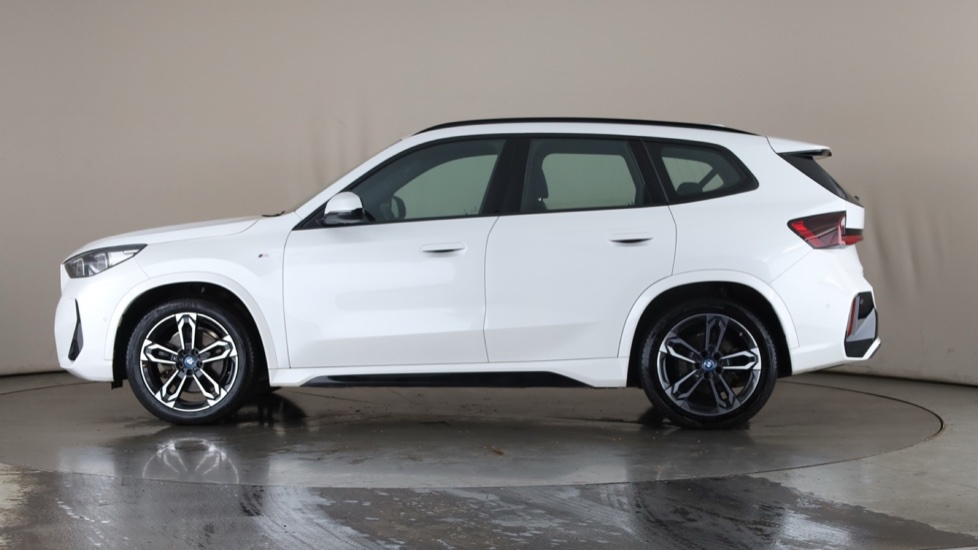 BMW iX1 Image 2