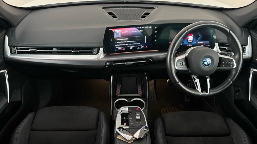 BMW iX1 Image 11