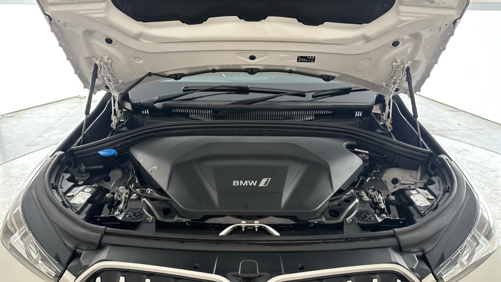 BMW iX1 Image 16