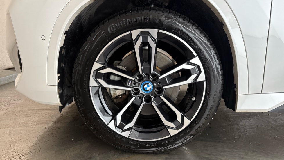 BMW iX1 Image 17