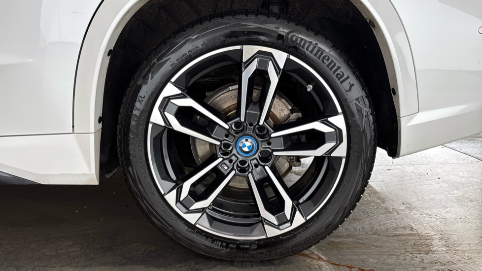 BMW iX1 Image 18