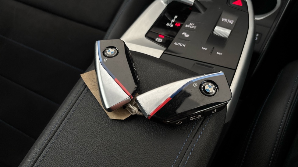 BMW iX1 2 keys available
