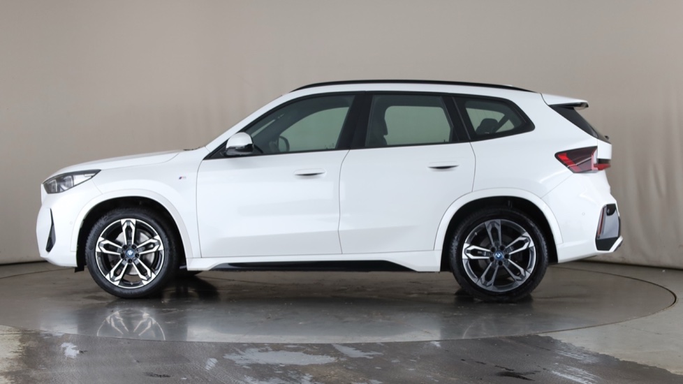 BMW iX1 Image 2