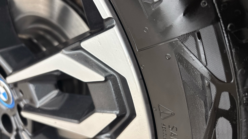 BMW iX1 Scuff