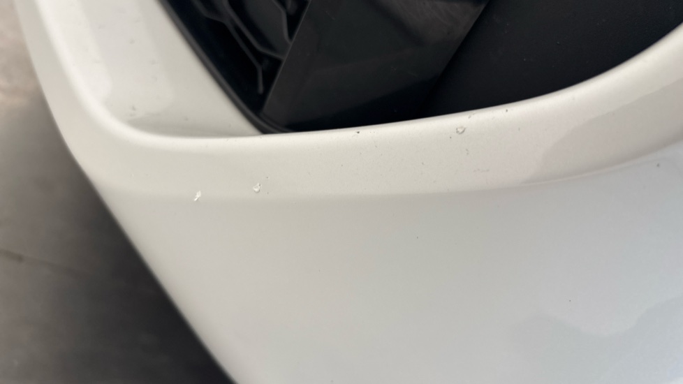 BMW iX1 Chips and scratches